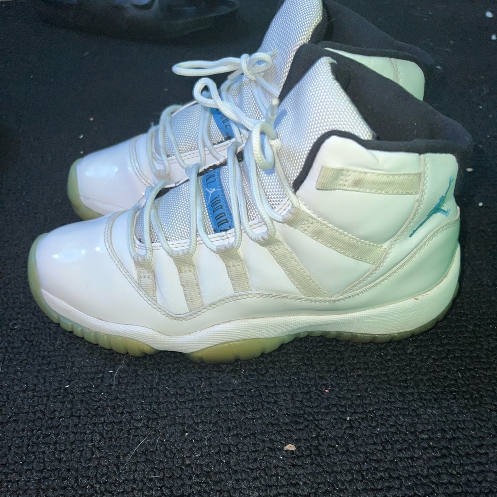 Jordan 11 Legend Blue